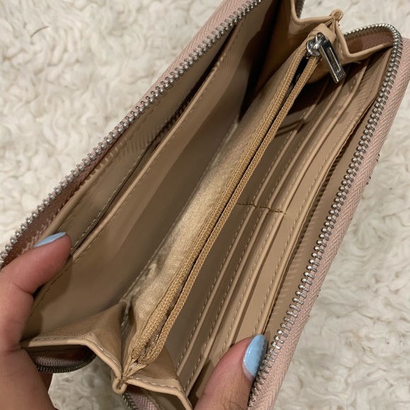 GUESS Wallet - Picture 3 of 3